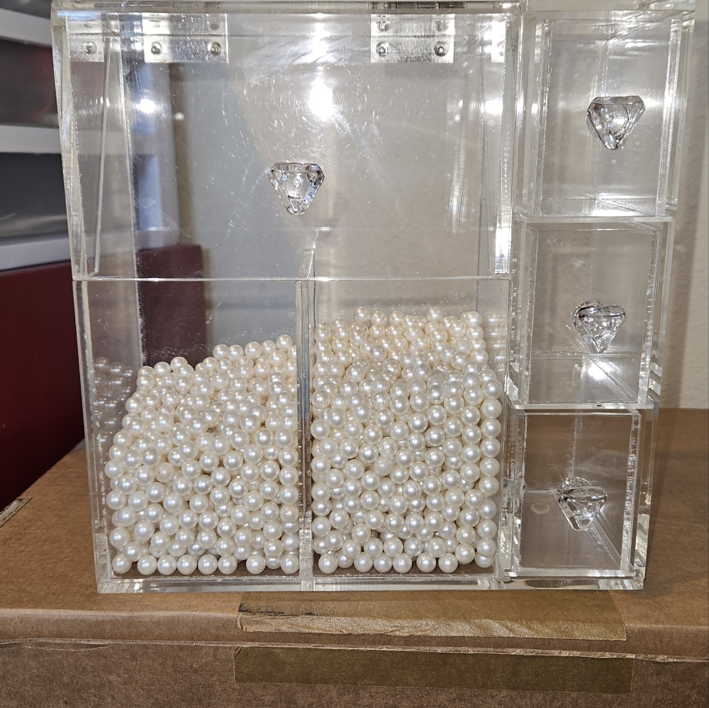 Clear Acrylic Makeup Brush Storage And Organizer with Pearl Accents - Picture 9 of 9